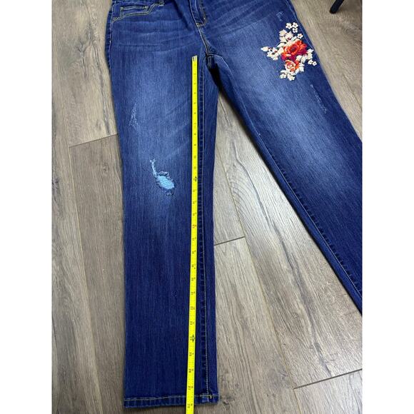 Chico’s Size 0 Embroidered Floral Jeans Medium Wash Stretch Straight Leg Boho - Picture 8 of 9